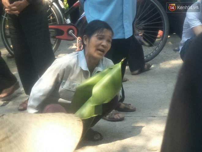 Xót lòng đám tang đẫm nước mắt của 3 mẹ con tử vong trong vụ tai nạn ở Hà Nội - Ảnh 6