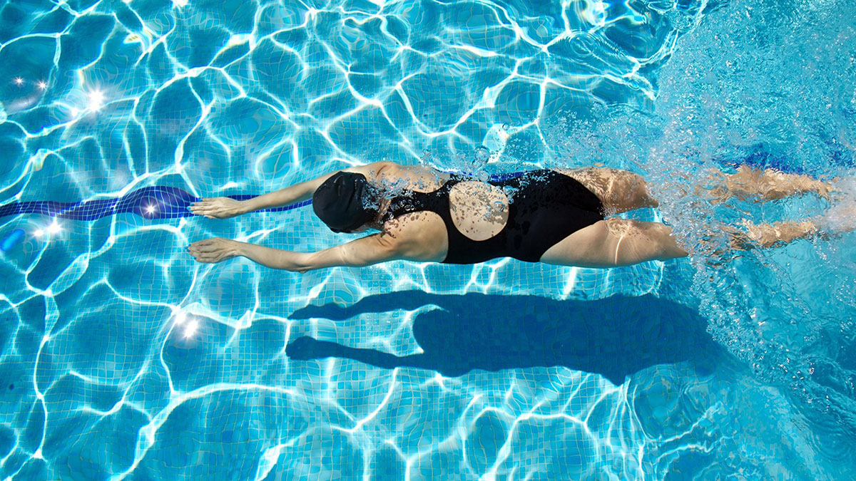 Bơi lội – môn thể thao tốt nhất cho bệnh khớp - Ảnh 1