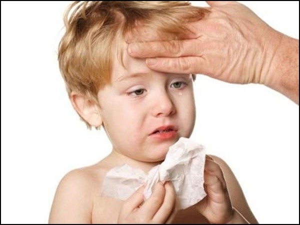 Hiểm họa khôn lường từ những chứng hắt hơi, sổ mũi đơn thuần ở trẻ - Ảnh 1