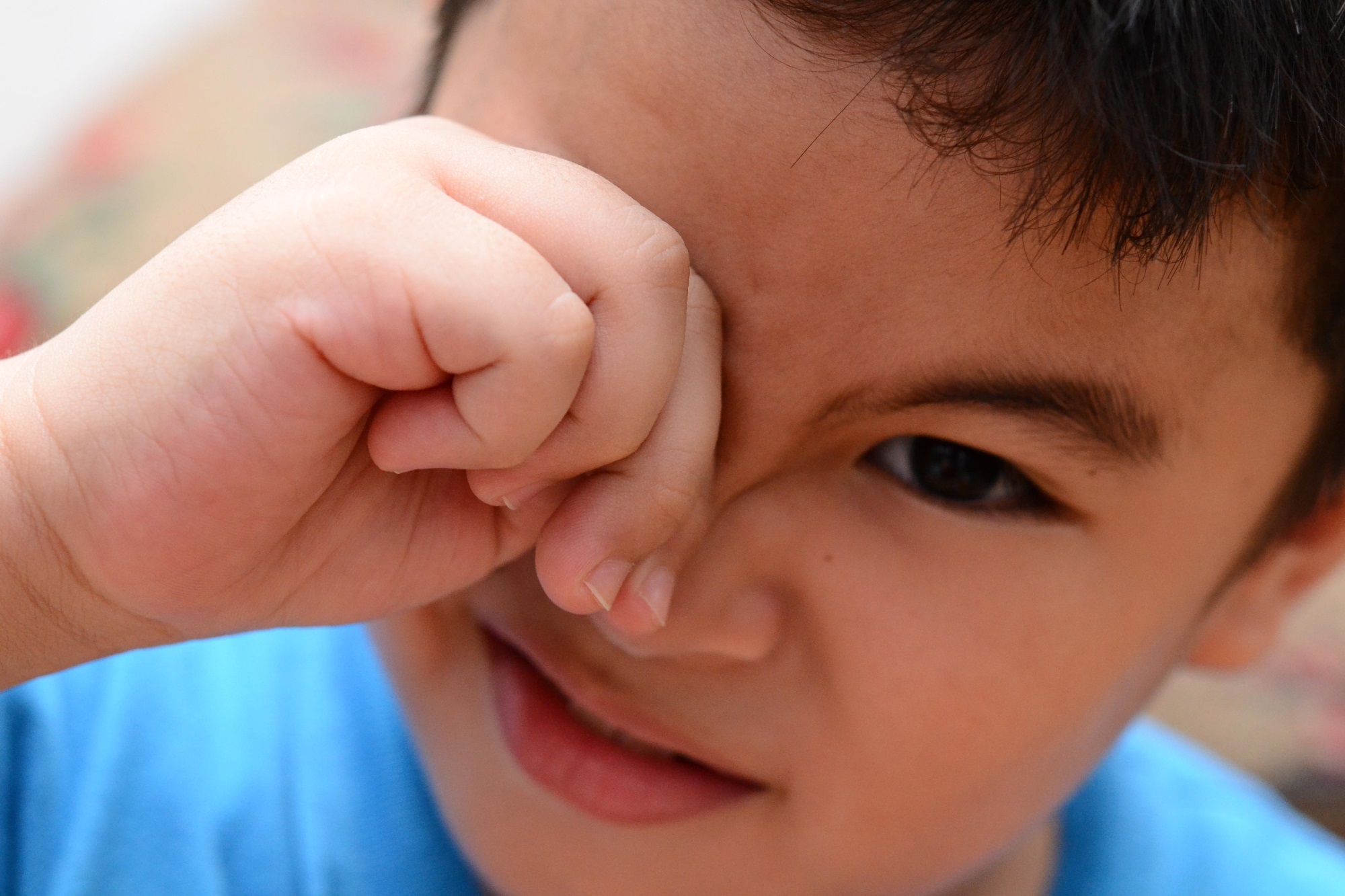 Trẻ bị đau mắt đỏ: 'Tất tần tật' về dấu hiệu, nguyên nhân, cách chăm sóc và phòng bệnh cho con cha mẹ nên biết - Ảnh 1
