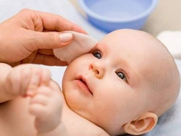 Trẻ bị đau mắt đỏ: 'Tất tần tật' về dấu hiệu, nguyên nhân, cách chăm sóc và phòng bệnh cho con cha mẹ nên biết - Ảnh 4