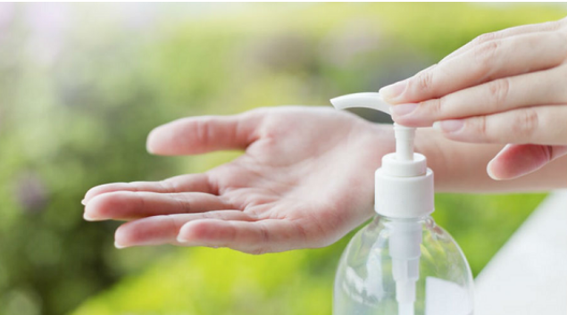 5 mối nguy hại từ việc lạm dụng nước rửa tay khô trong mùa dịch - Ảnh 2