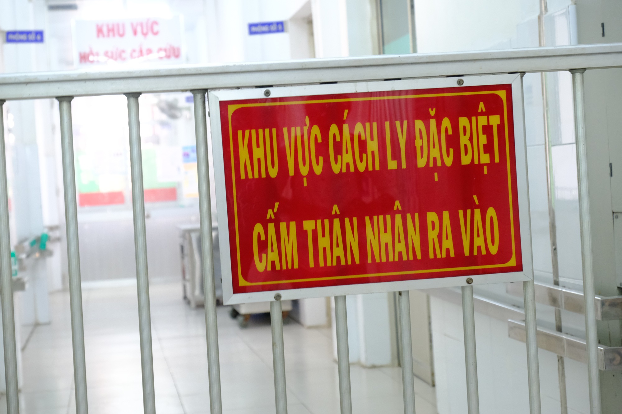 Gia đình nghệ sĩ Lý Huỳnh, Lý Hùng tặng Bệnh viện Chợ Rẫy máy thở 500 triệu đồng để phòng chống Covid-19 - Ảnh 3