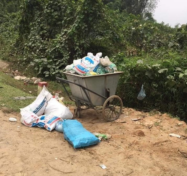 Thái Nguyên: Bé gái 3,1 kg còn nguyên dây rốn bị bỏ rơi tại bãi rác trong tình trạng sức khỏe yếu ớt - Ảnh 2