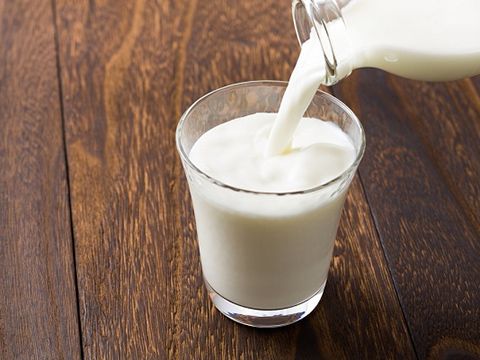 3 sai lầm khi cho con uống sữa 99% các bà mẹ mắc phải khiến sữa mất chất, hại cho sức khỏe của bé - Ảnh 2