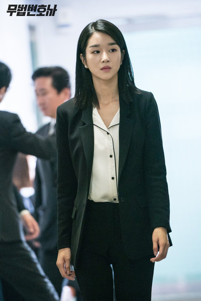 Chưa cần váy áo lồng lộn như bà hoàng, Seo Ye Ji diện suit thôi cũng thừa sức gây mê với thần thái chị đại ngầu bá cháy - Ảnh 10