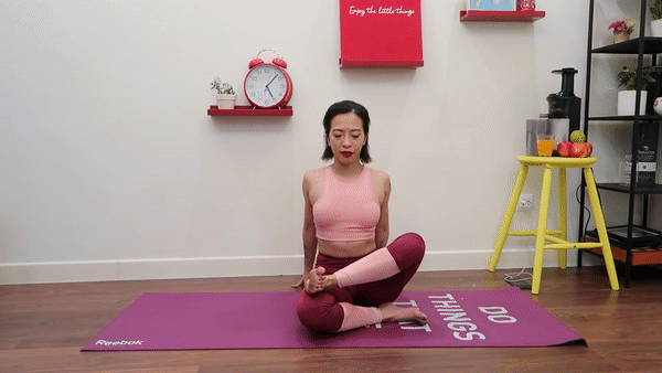 Đánh bay stress lại giúp giãn nở hông nhờ những bài tập yoga của HLV Hana Giang Anh - Ảnh 4
