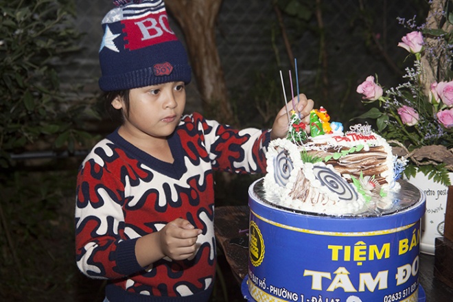 Thanh Thúy 'vác' bụng bầu 8 tháng cùng con trai chuẩn bị sinh nhật ý nghĩa cho ông xã Đức Thịnh - Ảnh 3