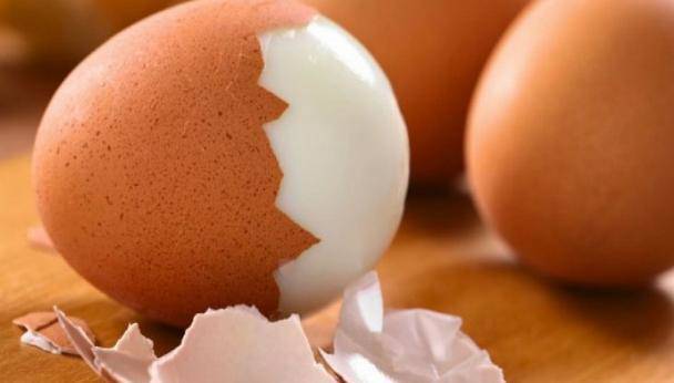 Luộc trứng bằng nước lạnh hay nóng? Nếu làm sai ở các bước chính, trứng vẫn còn vi khuẩn - Ảnh 2