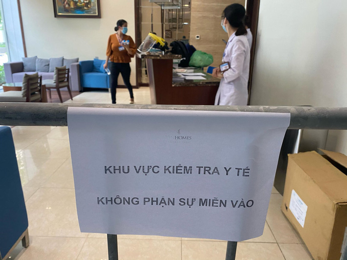TP.HCM: Cách ly 53 nhân viên y tế Bệnh viện huyện Bình Chánh tiếp xúc với người dương tính Covid-19 tại đám tang - Ảnh 1