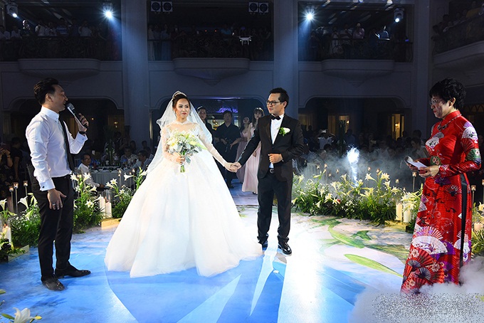 Bị đạo diễn Trần Lực chê 'giả dối' khi dẫn lễ cưới NSND Trung Hiếu, MC Thảo Vân - Thành Trung lên tiếng - Ảnh 1