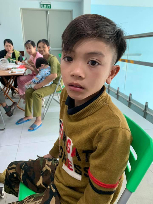 Cậu bé 13 tuổi đạp xe hơn 100km từ Tây Bắc về Hà Nội thăm em - Ảnh 2