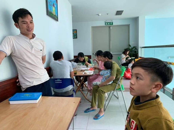 Cậu bé 13 tuổi đạp xe hơn 100km từ Tây Bắc về Hà Nội thăm em - Ảnh 3