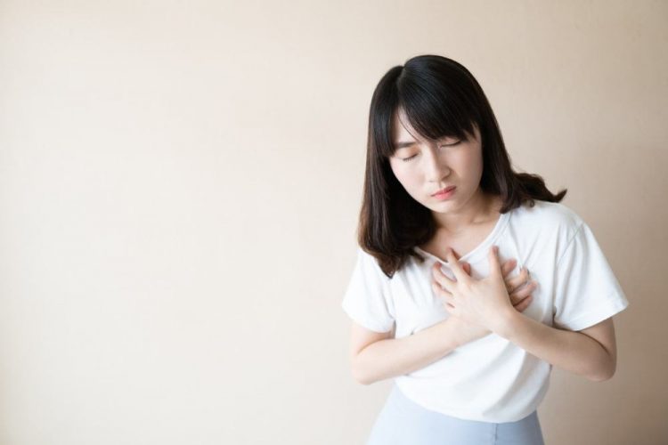 Đau bụng bên trái phía trên khi mang thai có thể do bị đau tim