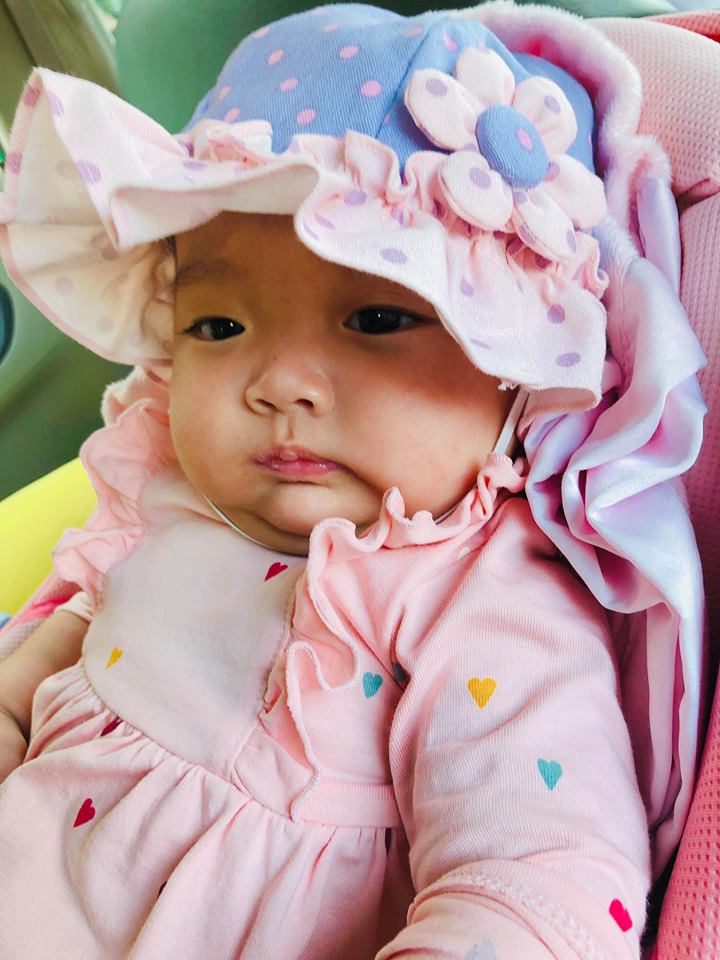 Sinh non gần 2 tháng, con gái Khánh Thi ngày càng mũm mĩm đáng yêu, gương mặt giống bố y đúc - Ảnh 7