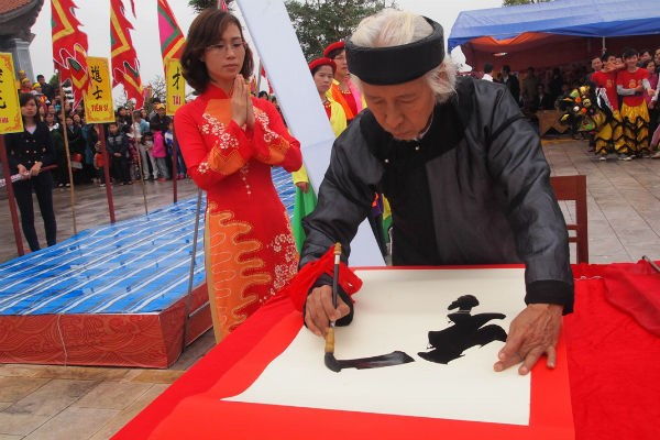 Khai bút đầu xuân từ lâu đã trở thành nét đẹp văn hóa của người Việt