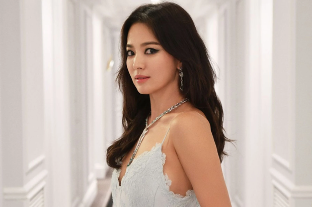 12 sao nữ sở hữu mặt mộc đẹp nhất Hàn Quốc: 'Nữ hoàng dao kéo' cũng có mặt, Song Hye Kyo - Son Ye Jin có đọ được với dàn nữ thần Kpop? - Ảnh 1