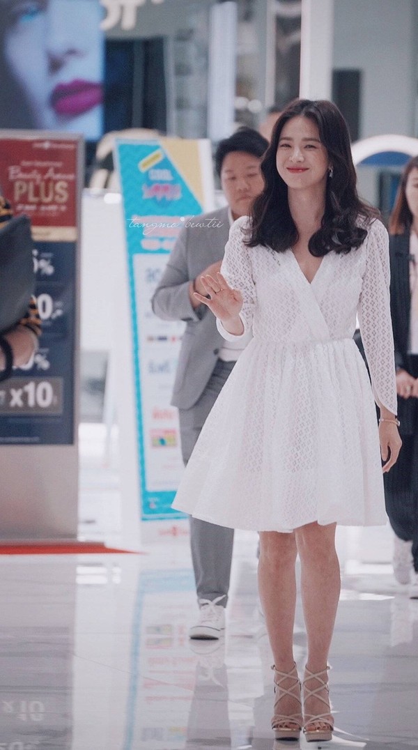 Song Hye Kyo tươi trẻ tại sân bay: C-net nhắc lại vụ trốn thuế, chê xấu và cái kết bất ngờ - Ảnh 1