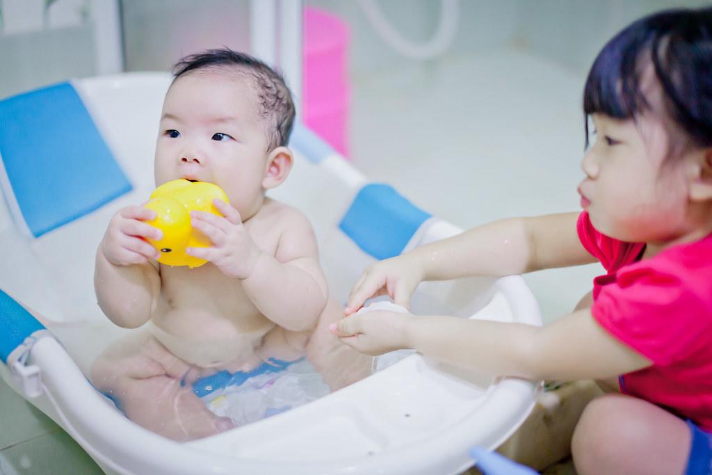 6 sai lầm mẹ Việt hay mắc khi tắm cho trẻ những ngày nắng nóng, số 5 phổ biến nhất - Ảnh 1