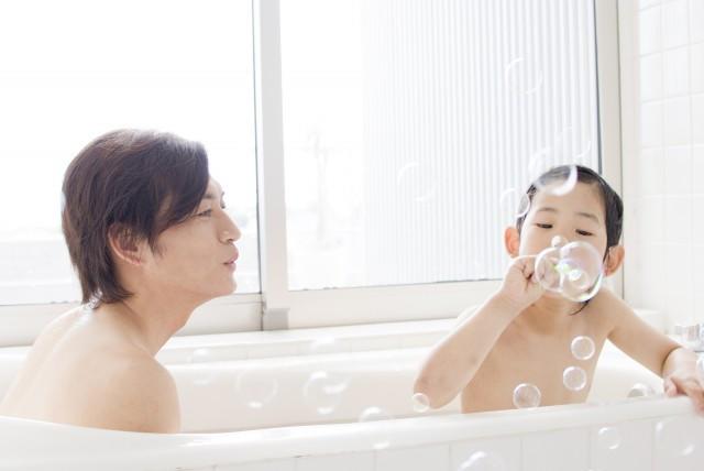 6 sai lầm mẹ Việt hay mắc khi tắm cho trẻ những ngày nắng nóng, số 5 phổ biến nhất - Ảnh 2