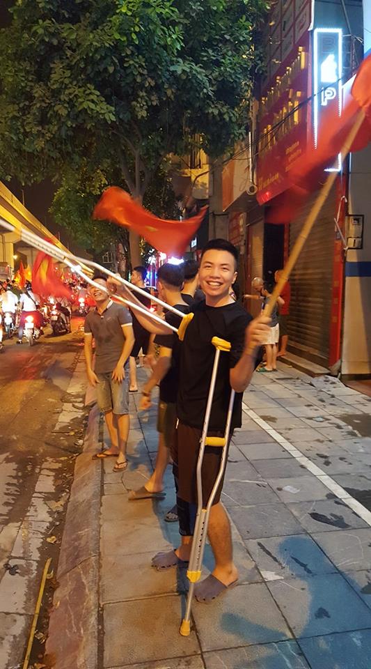 Loạt khoảnh khắc ăn mừng 'cười ra nước mắt' sau trận thắng lịch sử của Olympic Việt Nam - Ảnh 17