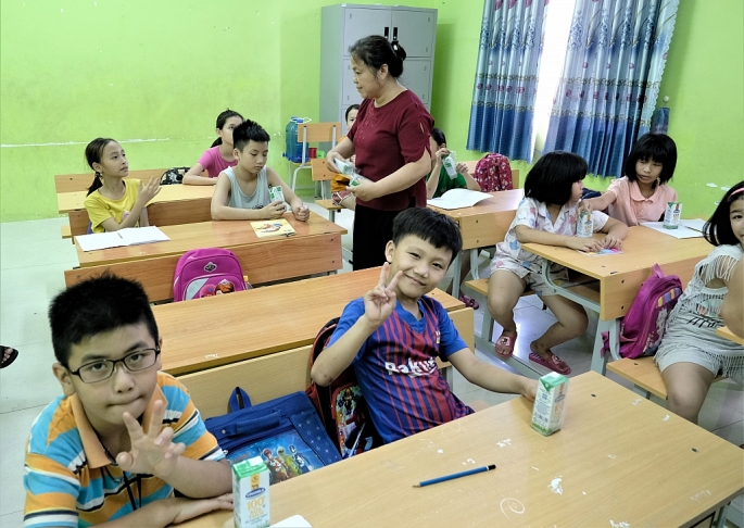 Vinamilk mang niềm vui uống sữa đến với trẻ em Hà Nội thông qua Quỹ sữa Vươn cao Việt Nam - Ảnh 6