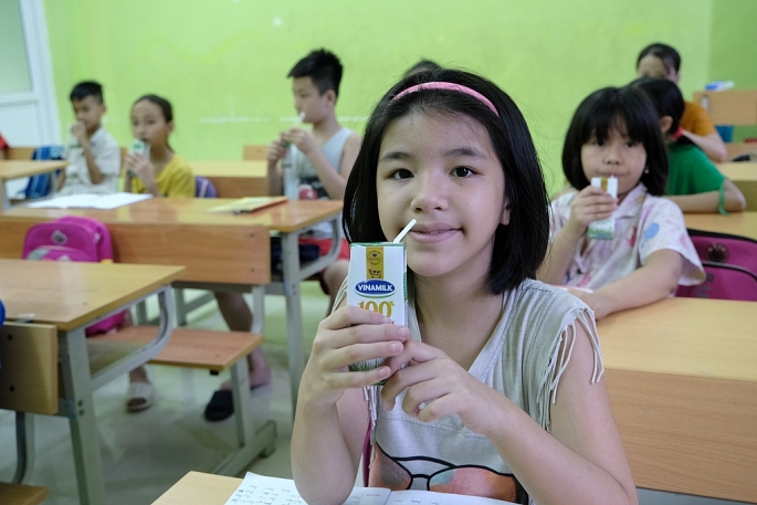 Vinamilk mang niềm vui uống sữa đến với trẻ em Hà Nội thông qua Quỹ sữa Vươn cao Việt Nam - Ảnh 7