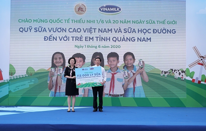 Vinamilk mang niềm vui uống sữa đến với trẻ em Hà Nội thông qua Quỹ sữa Vươn cao Việt Nam - Ảnh 9