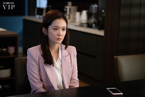 Đặc sản thời trang trong phim Hàn mùa Thu/Đông: Muôn cách diện áo blazer chỉ đẹp và sành điệu trở lên - Ảnh 16
