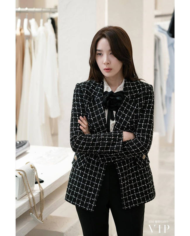 Đặc sản thời trang trong phim Hàn mùa Thu/Đông: Muôn cách diện áo blazer chỉ đẹp và sành điệu trở lên - Ảnh 18