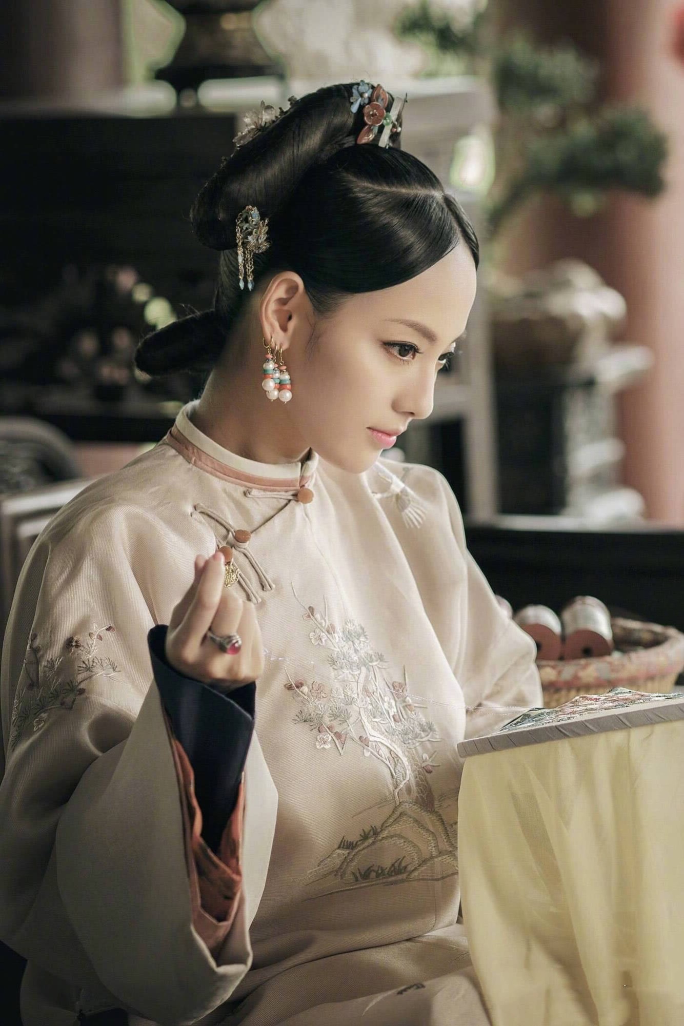 Netizen xứ Trung choáng với nhan sắc đời thực của mỹ nhân “Diên Hi Công Lược” - Trương Gia Nghê - Ảnh 1