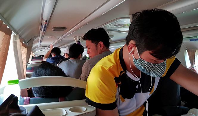 'Hành xác' trên chuyến xe trở lại Hà Nội sau nghỉ lễ - Ảnh 3
