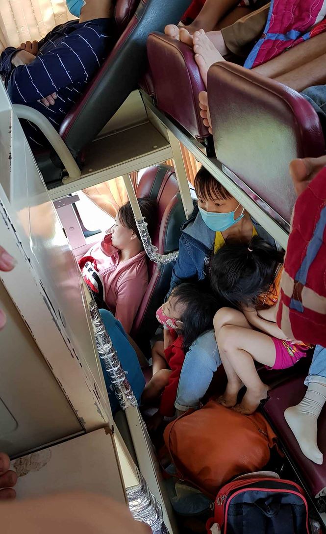 'Hành xác' trên chuyến xe trở lại Hà Nội sau nghỉ lễ - Ảnh 7