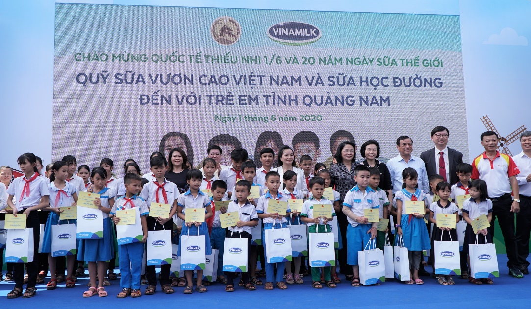34.000 trẻ em Quảng Nam đón nhận niềm vui uống sữa từ Vinamilk trong ngày 1/6 - Ảnh 6
