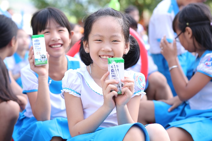 34.000 trẻ em Quảng Nam đón nhận niềm vui uống sữa từ Vinamilk trong ngày 1/6 - Ảnh 7