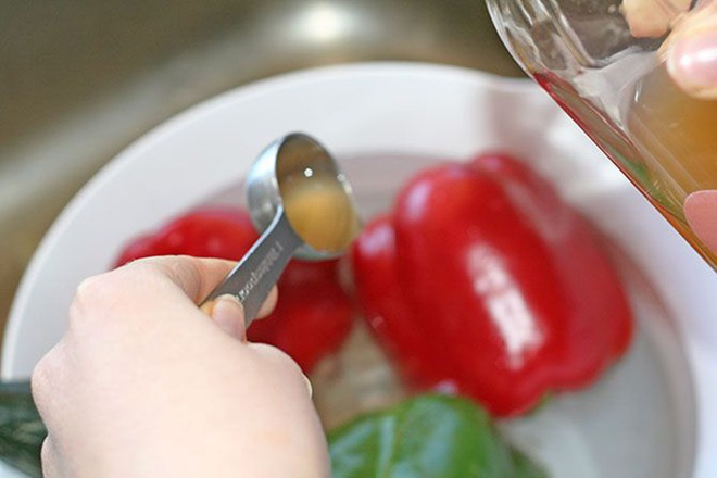 3 tips rửa rau củ giúp loại bỏ thuốc trừ sâu hiệu quả: 2 trong số đó đều dễ làm ngay trong bếp của bạn - Ảnh 2