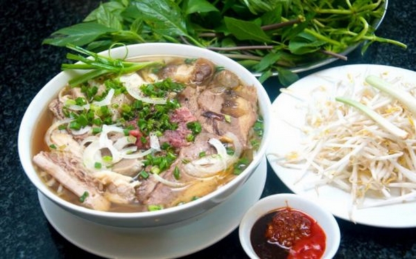 Bánh đúc, phở Lệ có thâm niên lâu đời, nổi tiếng ở Sài Gòn - Ảnh 3