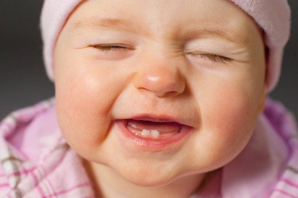 Phân biệt các biểu hiện sốt mọc răng ở trẻ em với các bệnh nguy hiểm khác - Ảnh 1