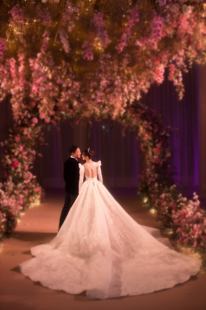 Ấn tượng với những hình ảnh đẹp như mơ từ hôn lễ của Đường Yên – La Tấn - Ảnh 5