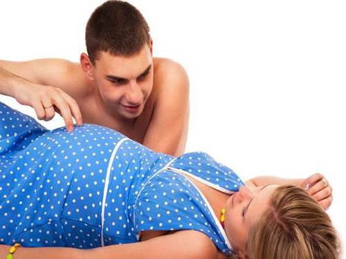 Quan hệ kiểu này rất dễ dẫn tới sảy thai khi mang bầu mẹ nào cũng cần nằm lòng - Ảnh 1