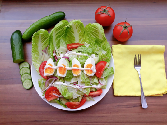 Salad trứng trộn rau củ giúp giảm cân hiệu quả sau Tết - Ảnh 1