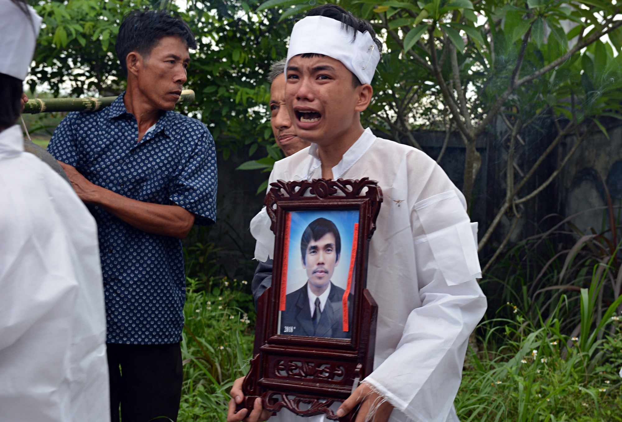 Vụ tai nạn 13 người chết ở Quảng Nam: Tiếng khóc than xé lòng trong ngày lễ yết tổ - Ảnh 1
