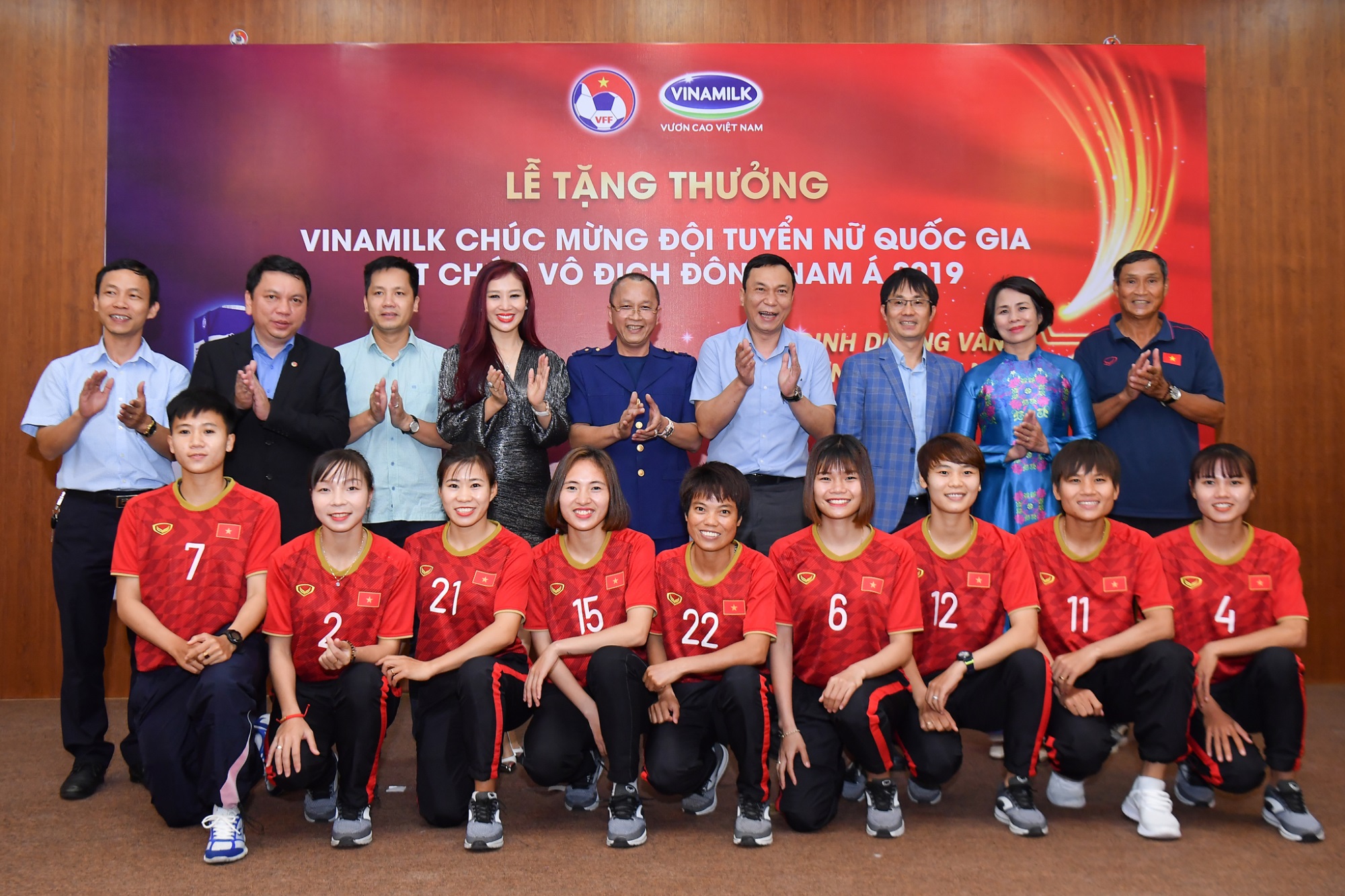 Vinamilk trao thưởng chúc mừng đội tuyển bóng đá nữ quốc gia vô địch Đông Nam Á 2019 - Ảnh 4
