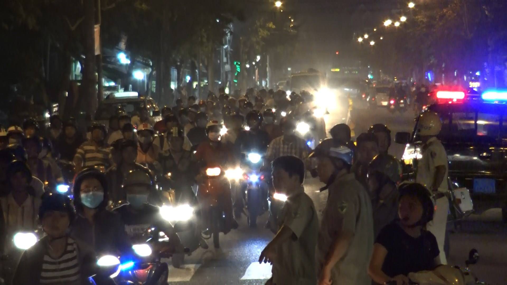 Nguyên nhân vụ cây xăng bốc cháy dữ dội kèm tiếng nổ lớn khiến nhiều người hoảng loạn bỏ chạy thoát thân ở Sài Gòn - Ảnh 3