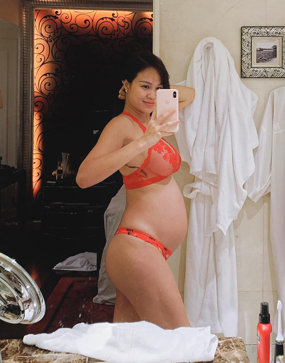 Người mẫu Phương Mai đăng ảnh bán nude khi mang bầu 8 tháng - Ảnh 1