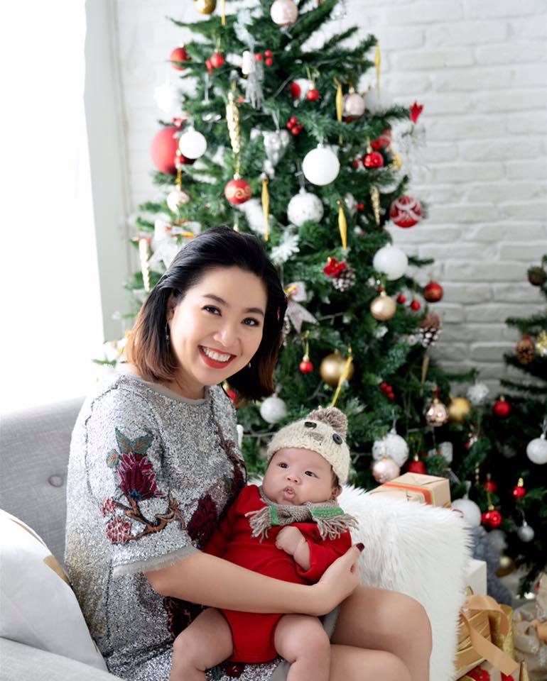 Gần 3 tháng sau sinh, Lê Khánh khiến fan 'rụng tim' khi tung bộ ảnh gia đình ngọt ngào - Ảnh 4