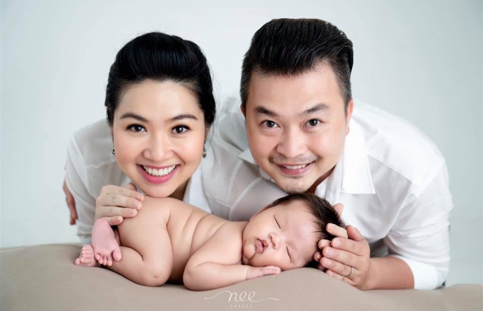 Gần 3 tháng sau sinh, Lê Khánh khiến fan 'rụng tim' khi tung bộ ảnh gia đình ngọt ngào - Ảnh 5