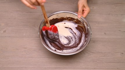 Công thức làm bánh chocolate tan chảy đảm bảo thành công dù vụng cỡ nào đi nữa - Ảnh 4