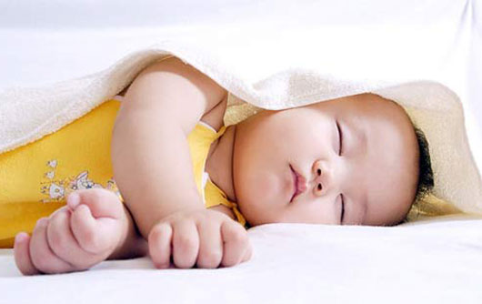 Đến tuổi này cha mẹ nhất định phải cho bé ra ngủ riêng, nếu không muốn con mình chậm phát triển - Ảnh 2