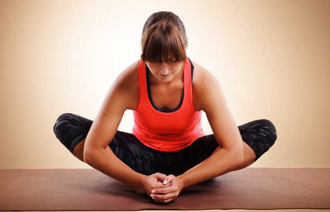 Những bài tập yoga cơ bản giúp bạn vừa giảm cân lại có thể ngăn ngừa táo bón - Ảnh 2